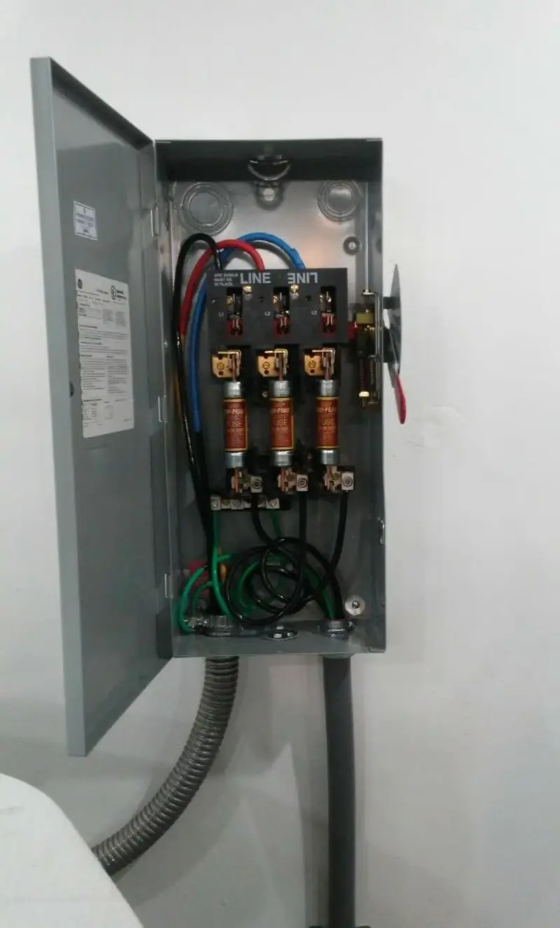 Three-phase disconnect switch installed for Smoke Detector Installation in Rodeo